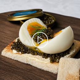 PERFEKTES EI, GEBUTTERTE BROTSTREIFEN & KALUGA KAVIAR