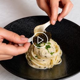 SPAGHETTI MIT KALUGA KAVIAR, RAHM-SCHNITTLAUCH-SAUCE